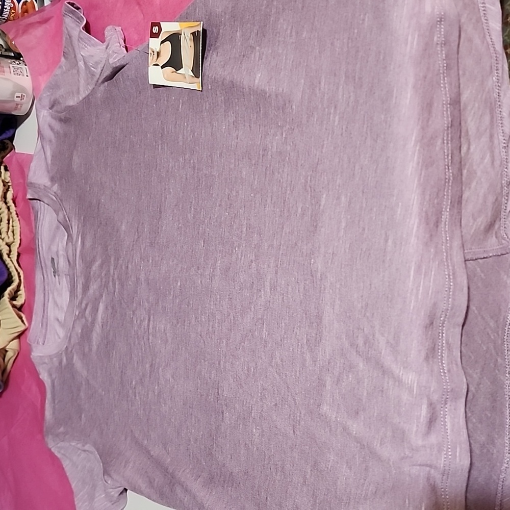 AVIA COMMUTER SS TEE  PURPLE  ( SMALL  4-- 6 ).